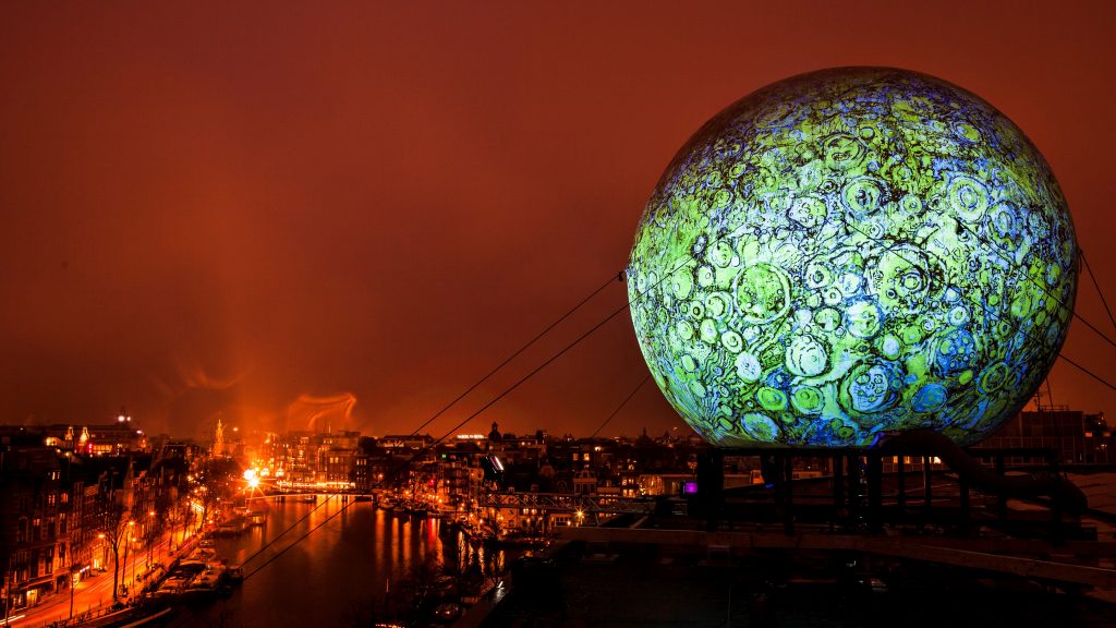 Giant Sphere Amsterdam Publi air