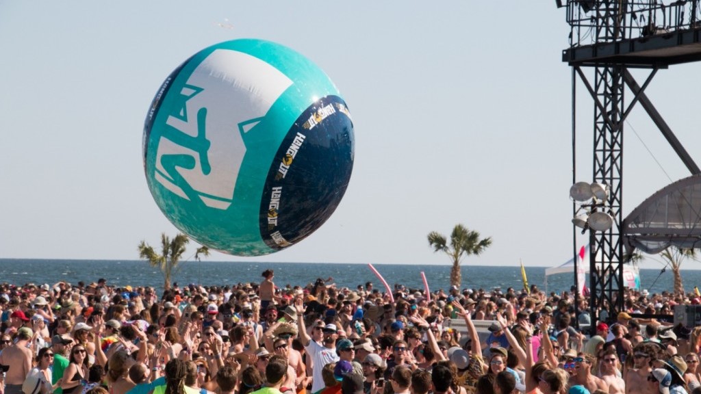 Opblaasbare blowups - Publi air- MTV Music Fest- crowdballs inflatable- Concert-Festival