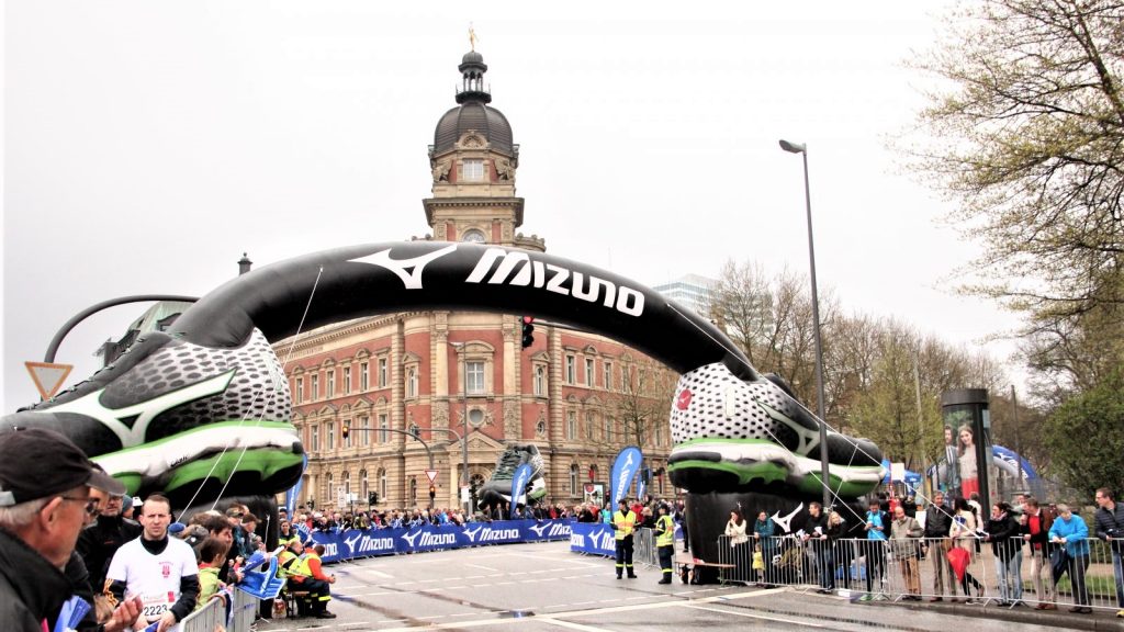 Opblaasbare boog - publi air mizuno inflatable - boog - arch- rusland- hardlopen - running - wedstrijd