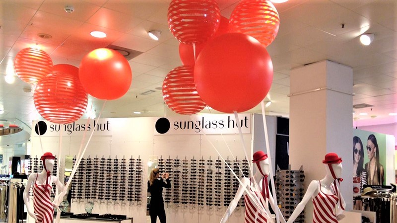 Opblaasbare bollen of ballen - Publi air - Bijenkorf - POS - retail - sale - inflatable - opvallen - instore, display reclame, retail displays, winkel displays