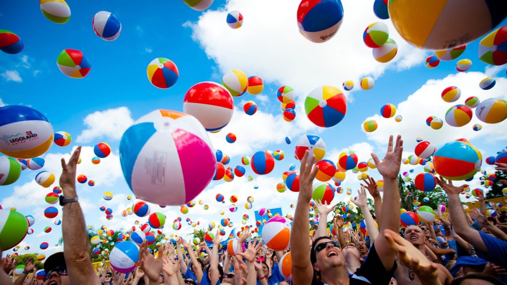 Publi air Legoland crowdballs inflatable