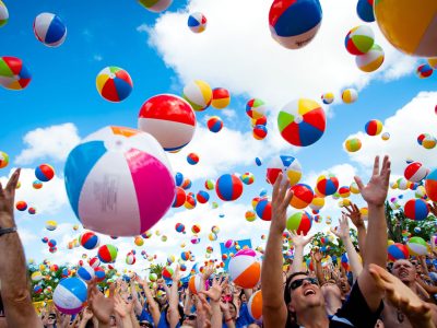 Publi air Legoland crowdballs inflatable