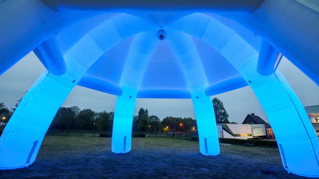 Opblaasbare tenten - Publi air - spintent inflatable spider tent - Event, festival, evenement
