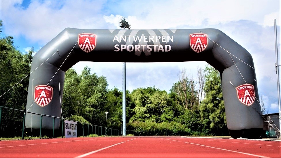Opblaasbare wedstrijd boog - Publiair voor Antwerpen Stad start finish boog hardlopen wielrennen inflatable sports arch