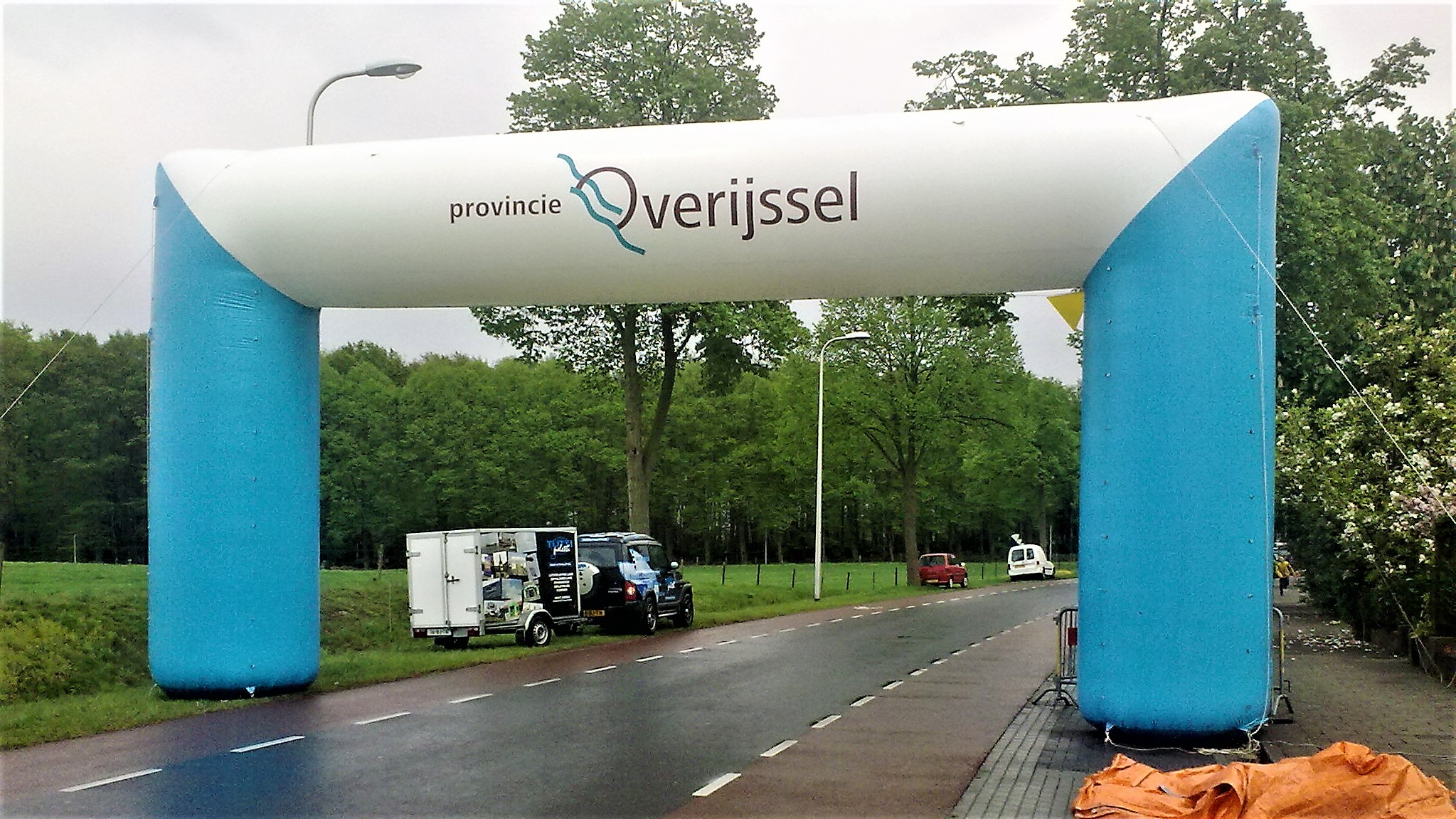 Opblaasbare wedstrijd boog - Publiair voor Overijssel start finish boog hardlopen inflatable arch