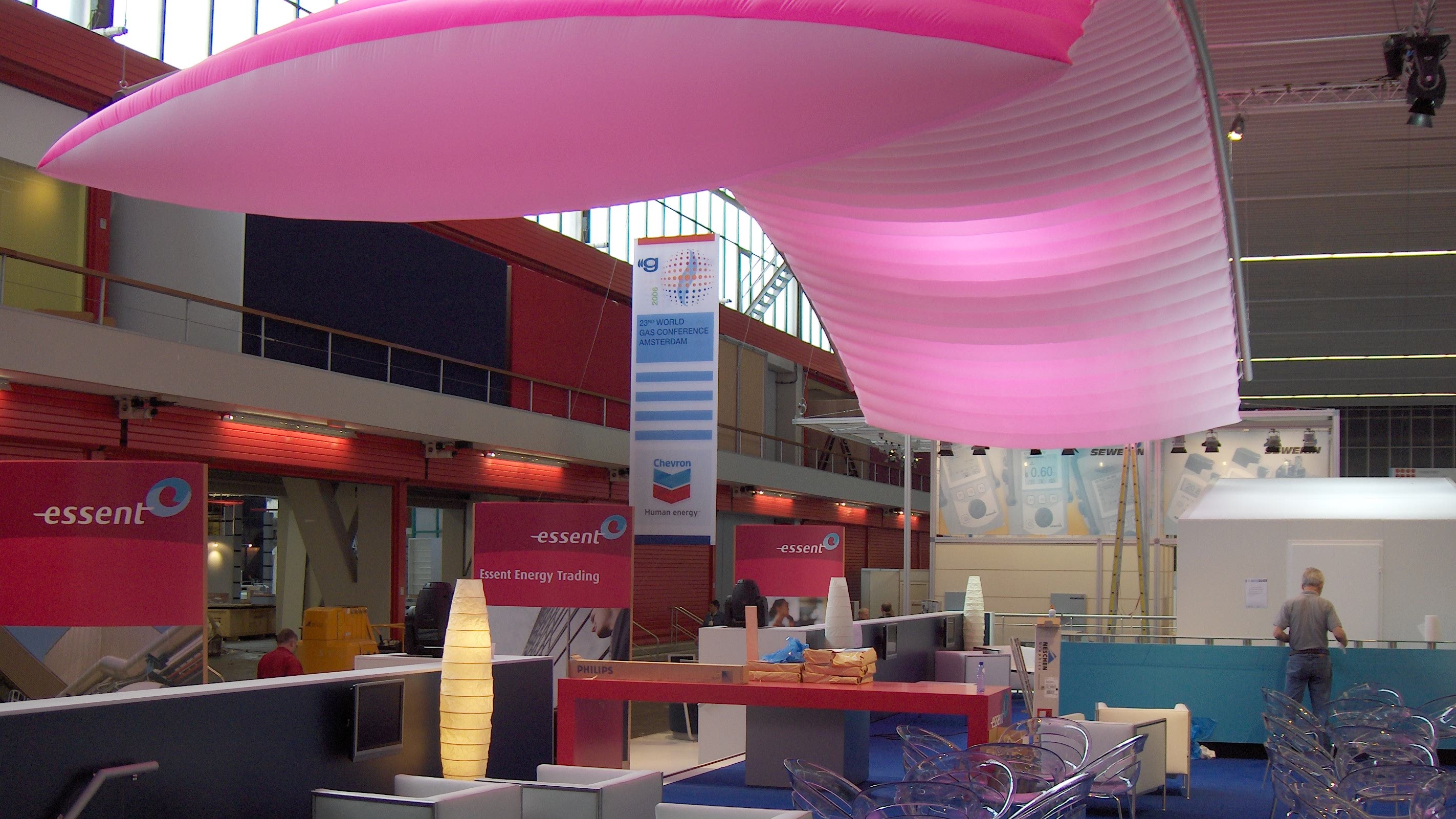 essent - beurs - publi air - inflatable - roze - stand - aankleding