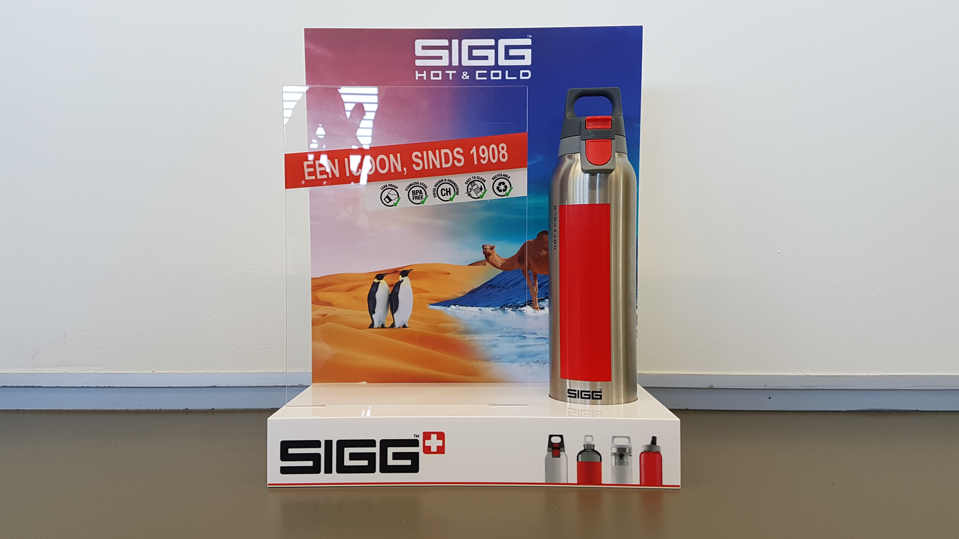 Displays - Publi air SIGG bottle display- retail- selling -campagne