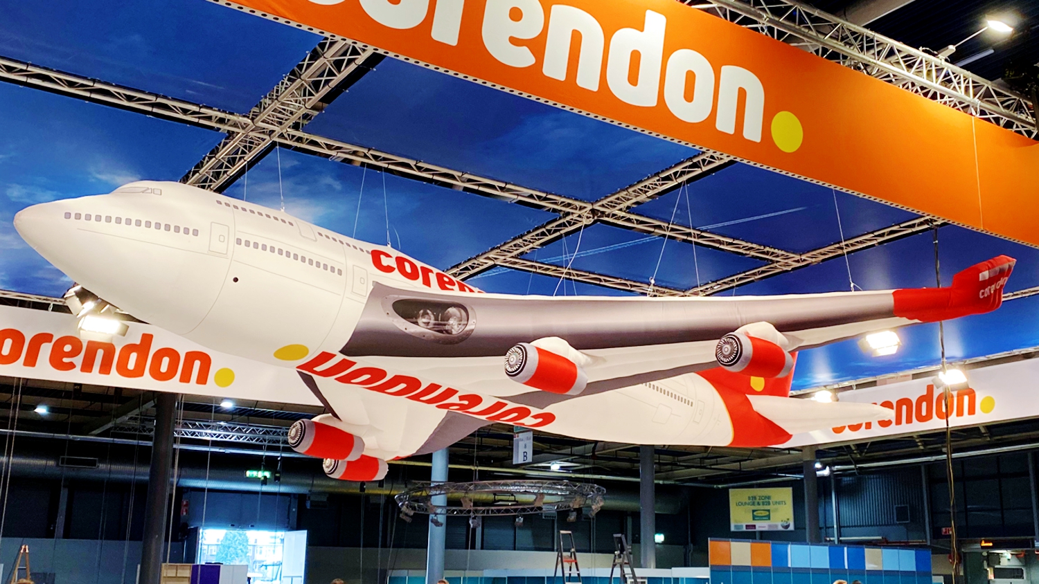 opblaasbaar vliegtuig - Coredon inflatable airplane - Vakantiebeurs