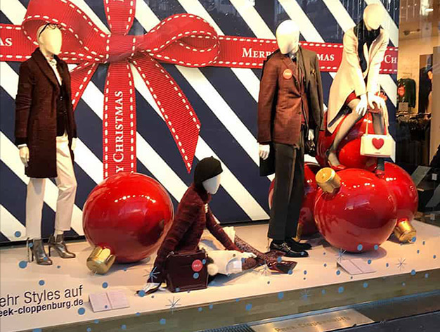 Grote-decoratieve-kerstballen-70-cm-in-gebruik-1