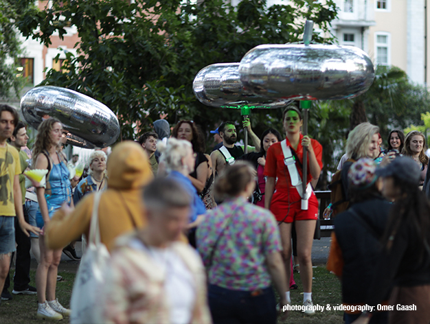 SWARM – Dance together on the vibrant streets